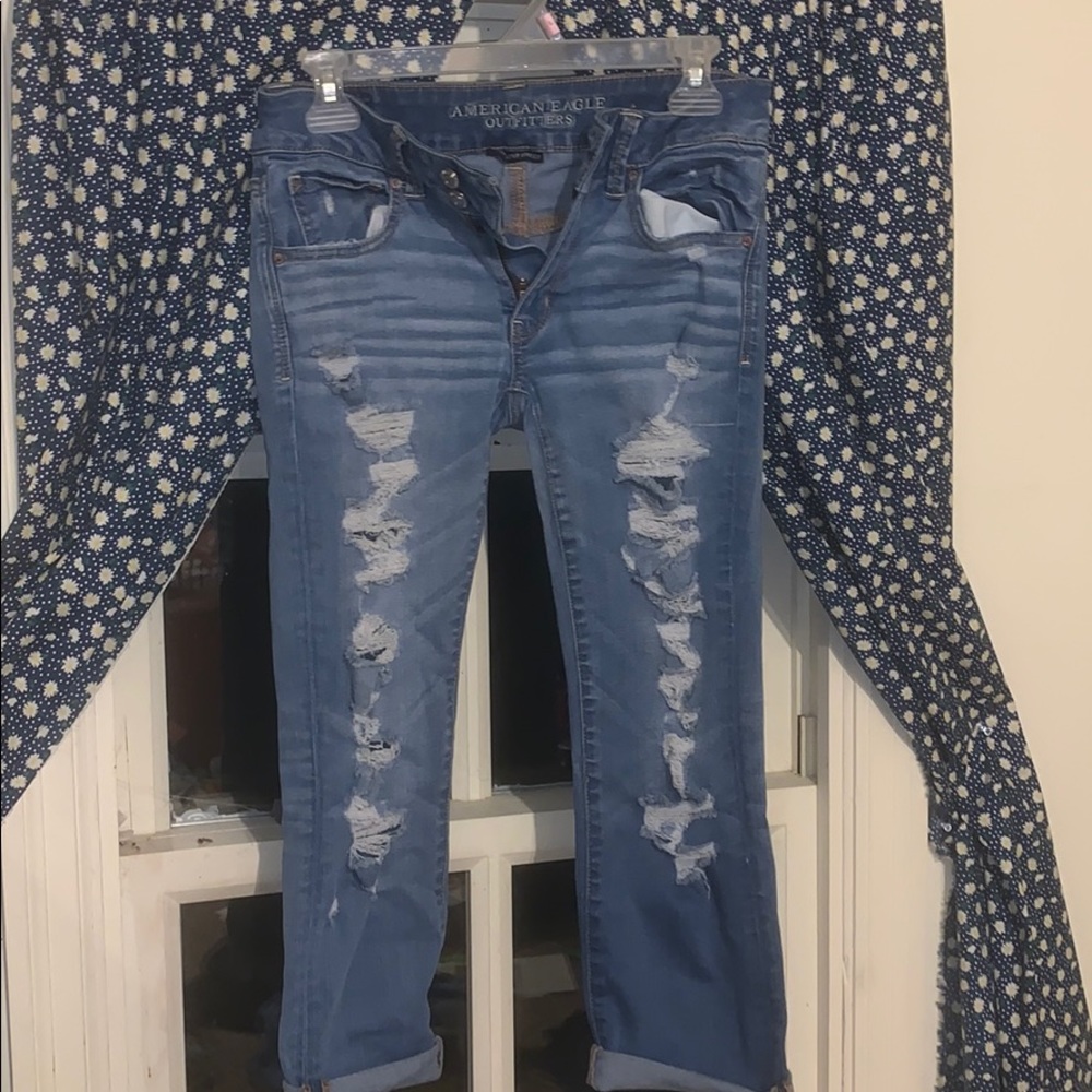 American Eagle light wash capris